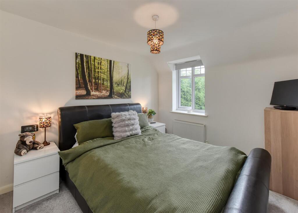 61 Henry Fowler Drive-bed2c.jpg