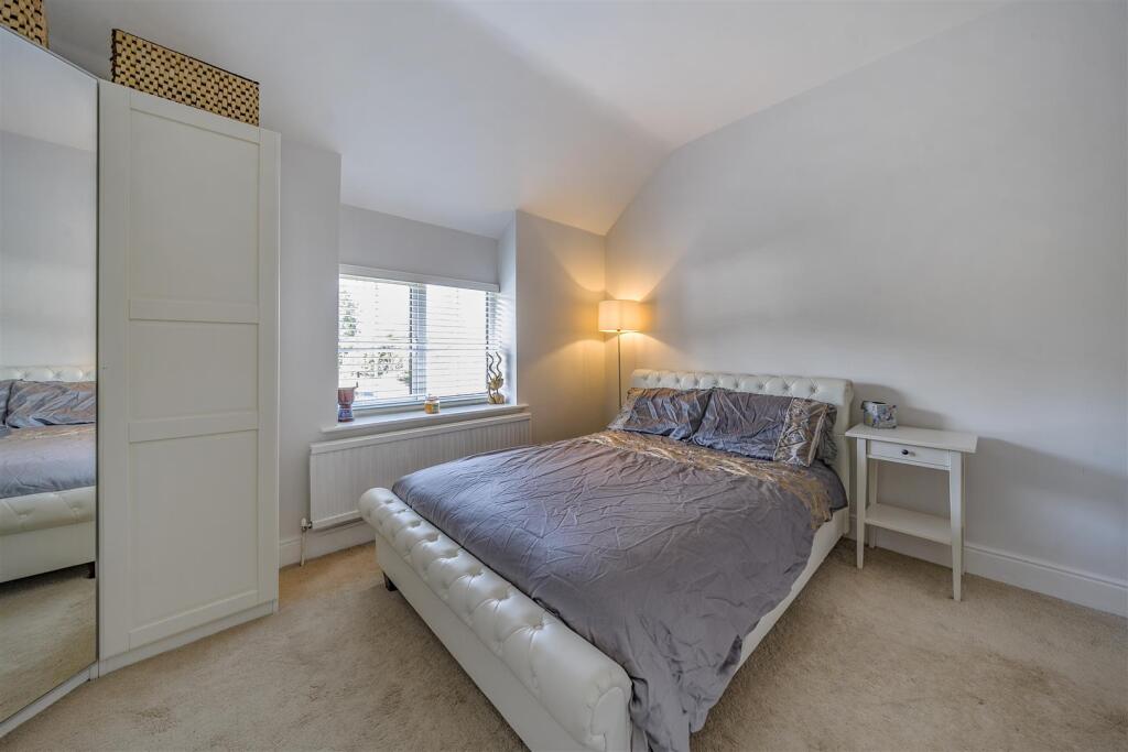 18 The Crescent, Pattishall (8).jpg