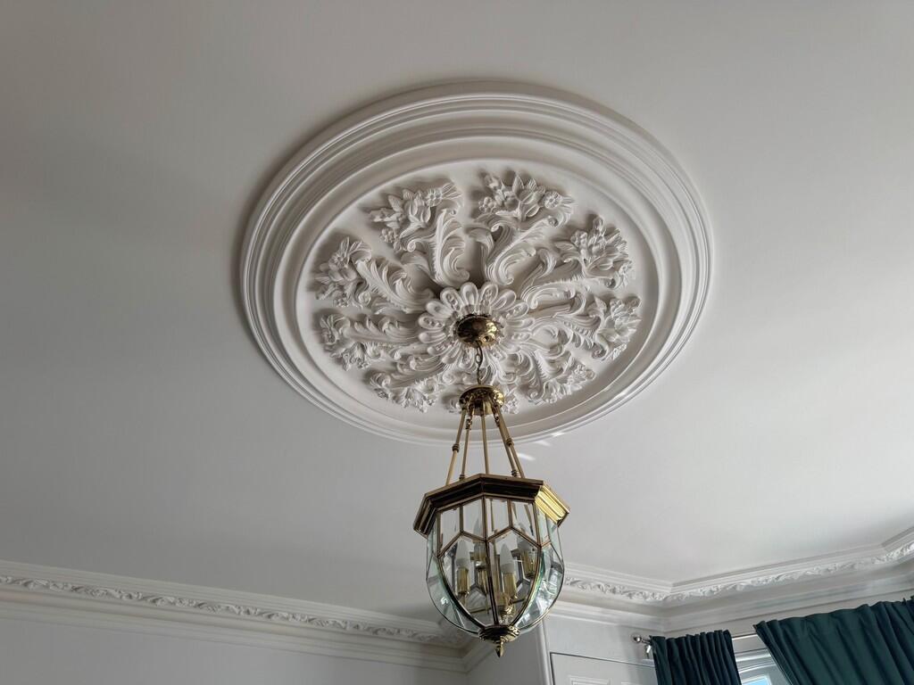 ceiling rose in o...