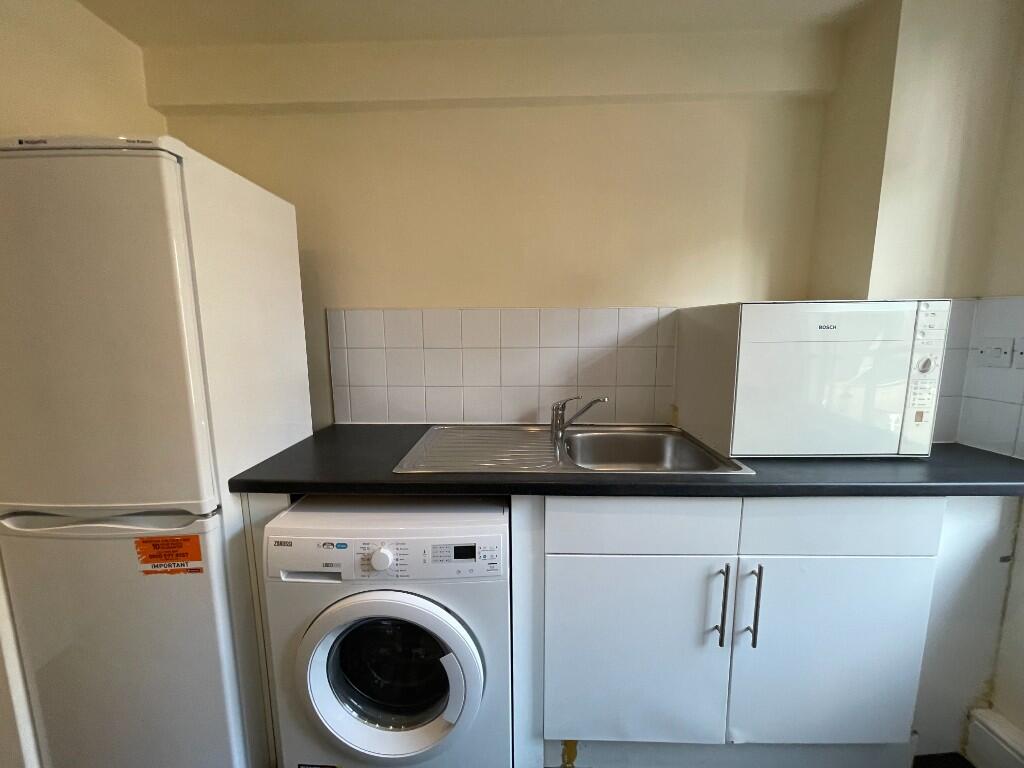 Full kitchen