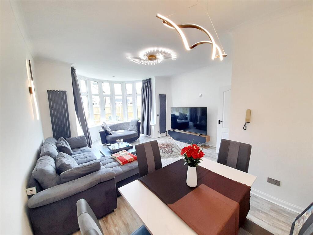 Living dining room 1 new.jpg