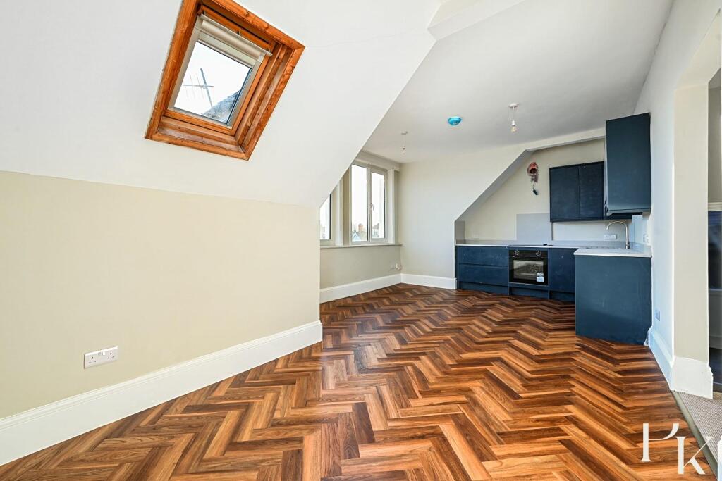 Flt 5, 66 Pembroke Cresent, BN3 (4).jpg