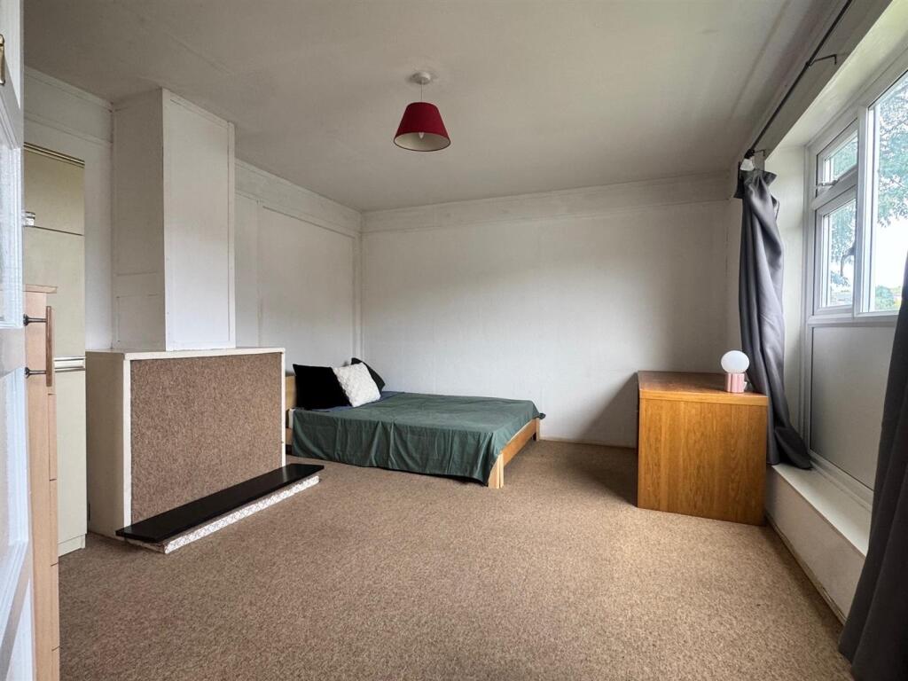 Room 1.jpg