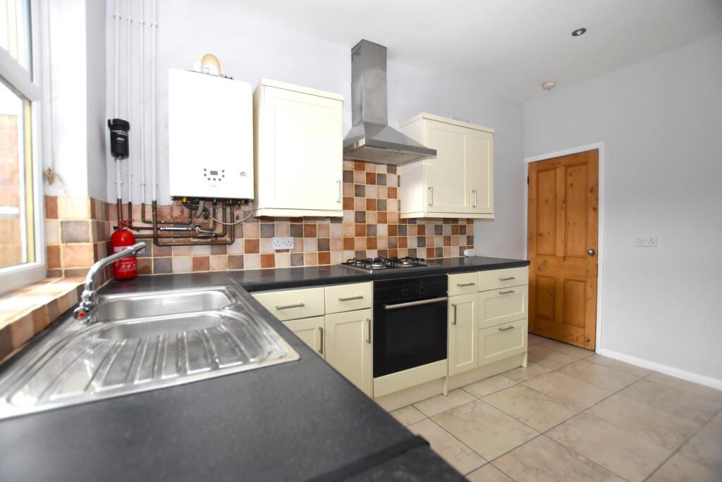 Kitchen 4.JPG