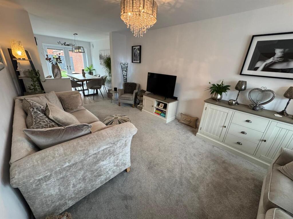 WhatsApp Image 2025-08-20 at 15.18.01 (1).jpeg