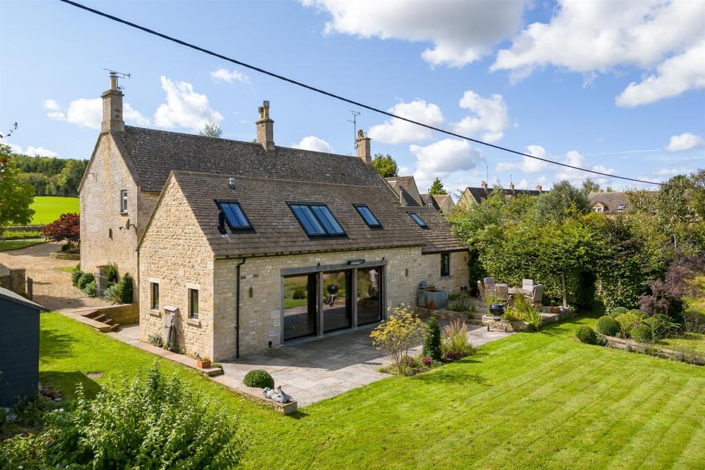 74 - 9-10 Sherborne - GL54 3DU - Web.jpg