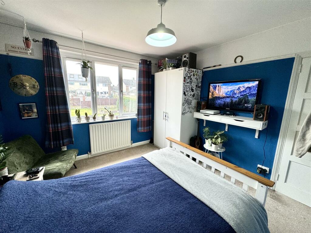 BEDROOM 2