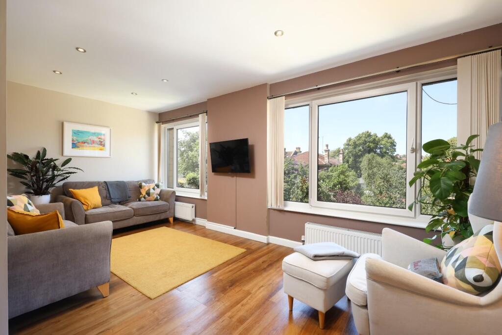 2 Courtside Mews 31.JPG