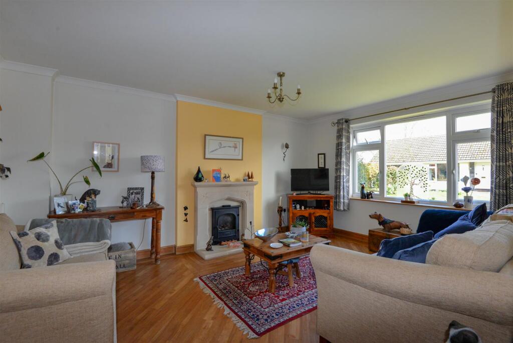 Living Room 1.jpg