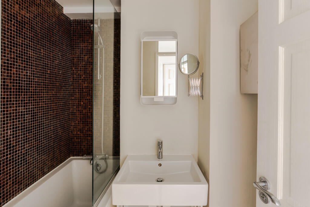 302946 - Flat 17, Edrich House-14.jpeg