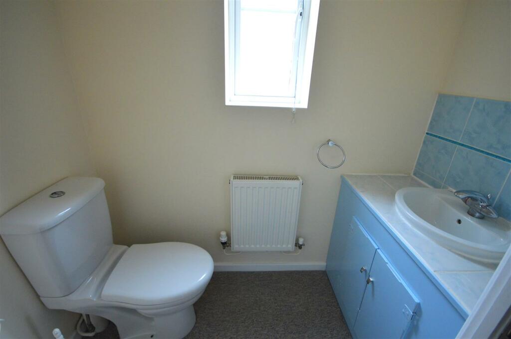 Downstairs WC.JPG