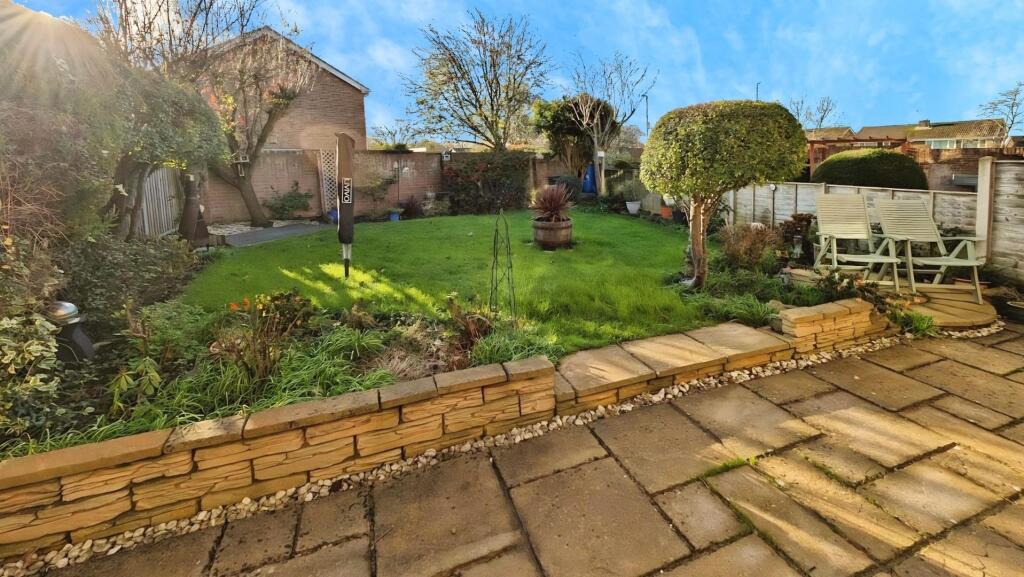 49 Cornwall Crescent rear garden b.jpg