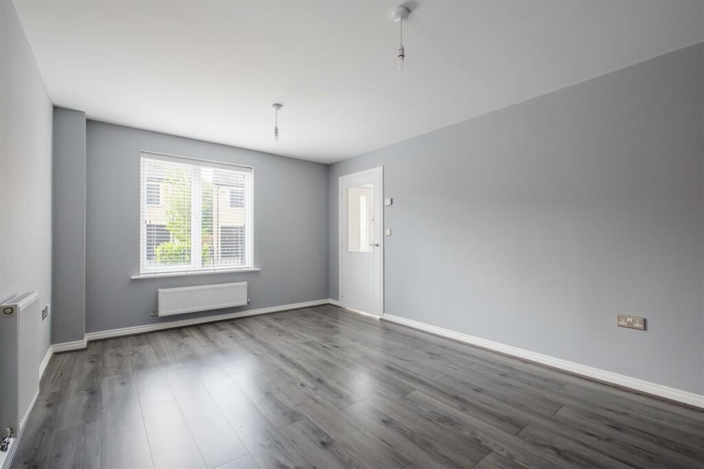 LOUNGE 1.jpg