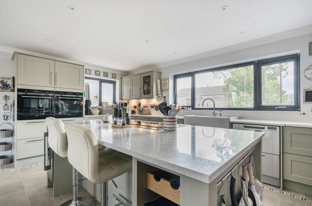 1304671-31-684082...