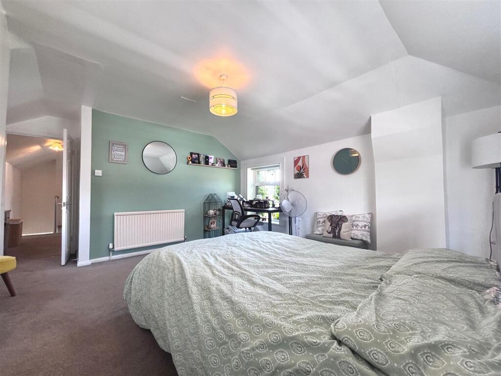 bedroom1.jpg