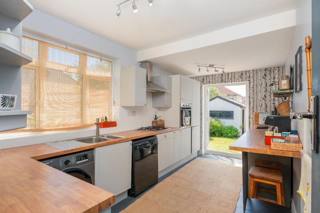 4S4RKE - Kitchen C.jpg