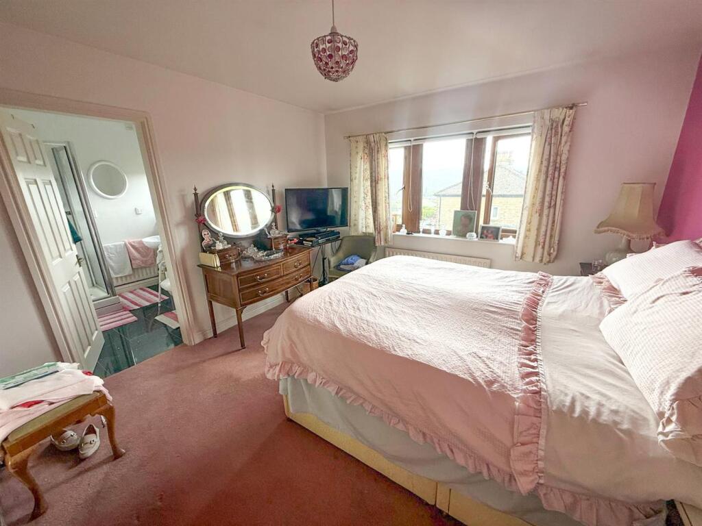 4 Bed Detached, Silsden