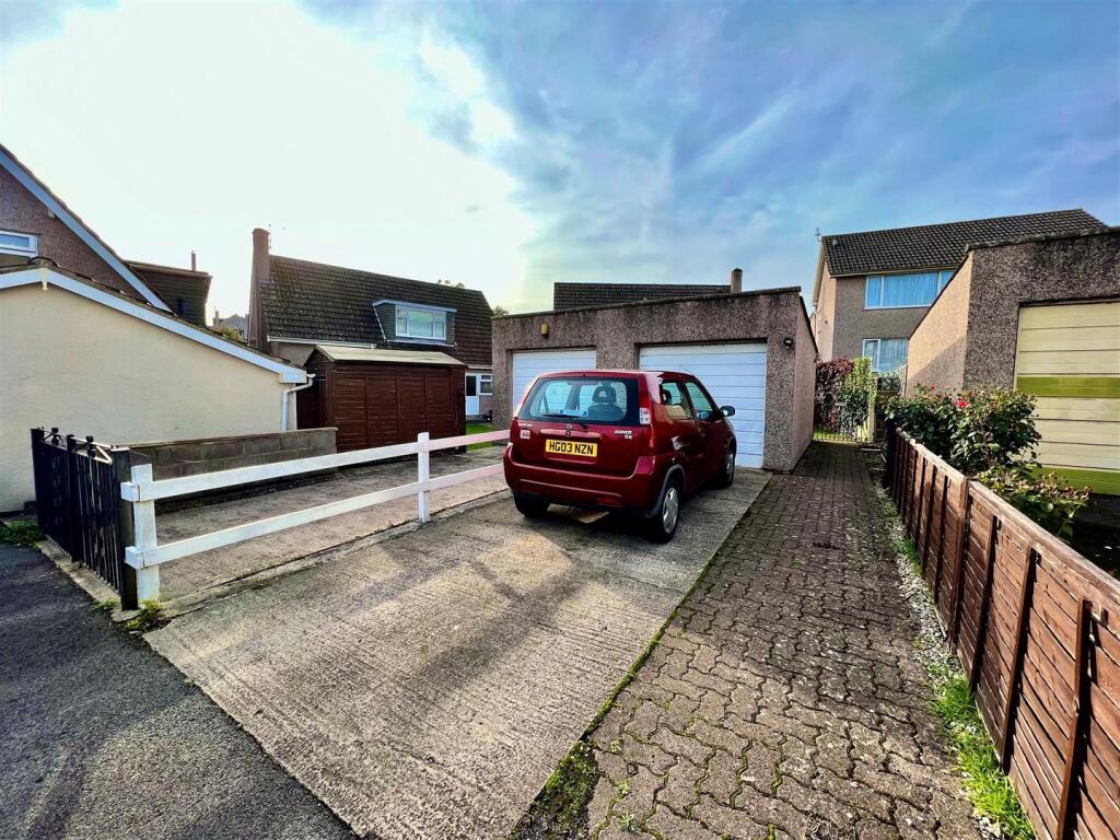 Garage &amp; Driveway to Rear
