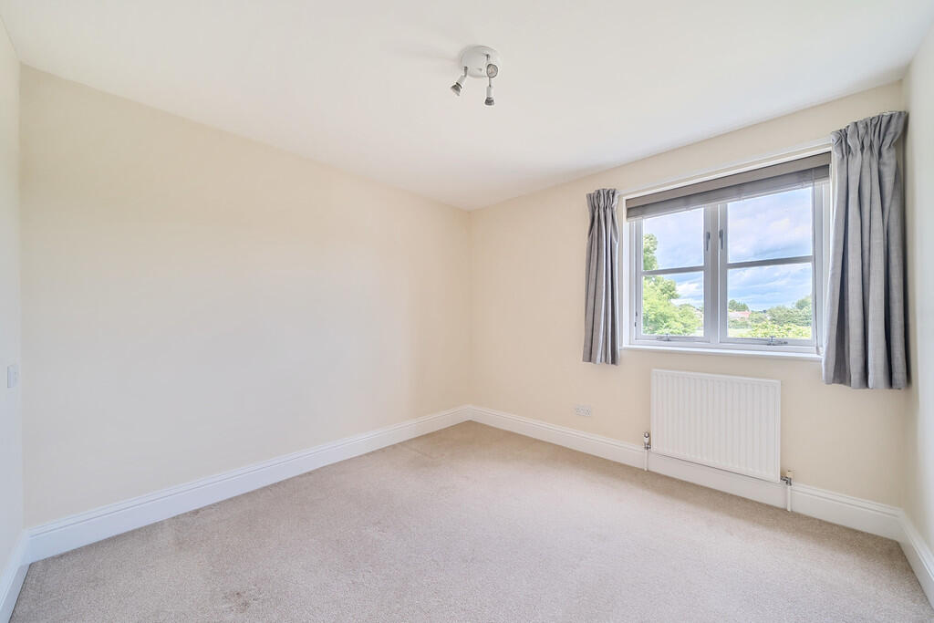 1301772-33-683883...