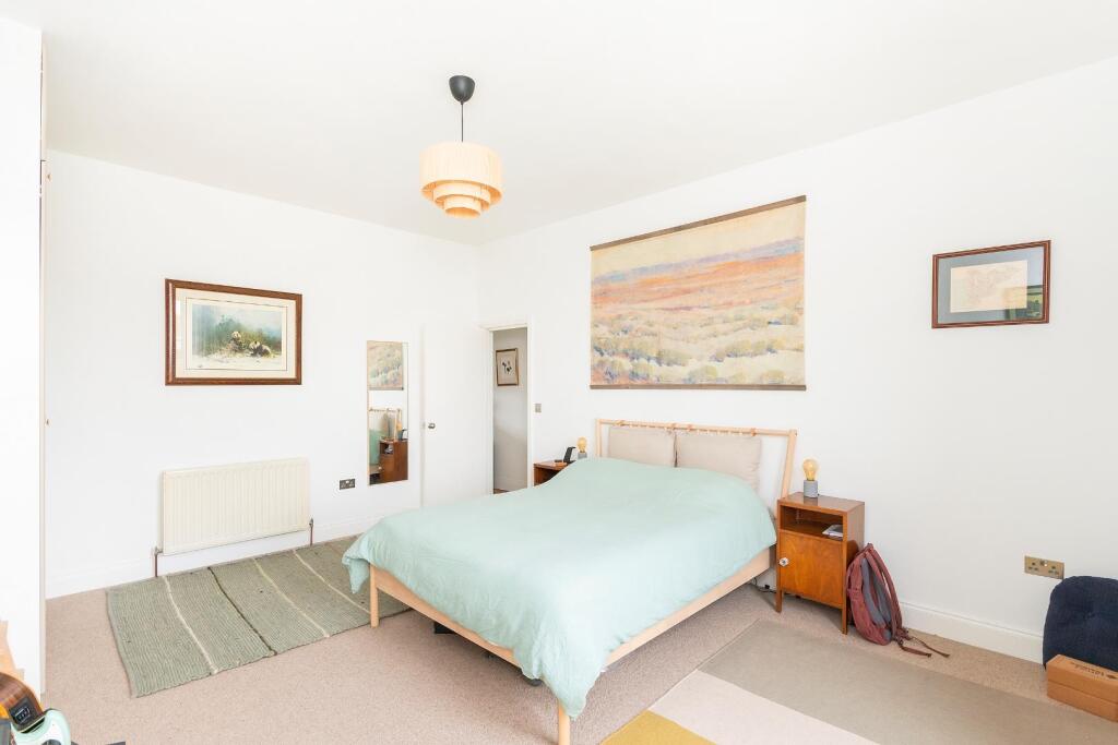 3C1R2S7E - Bedroom A.jpg