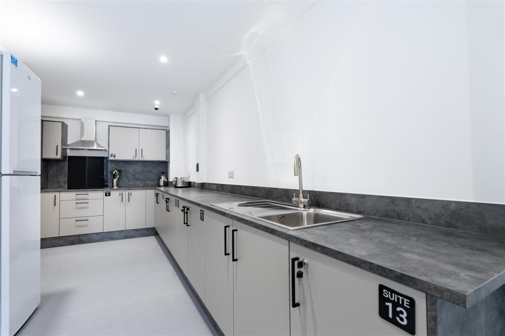 Communal kitchen.JPG