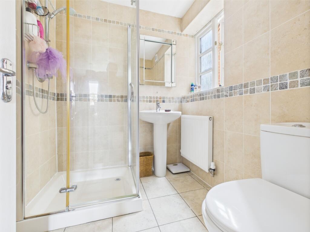 17. CAM04922G0-PR0024-STILL015