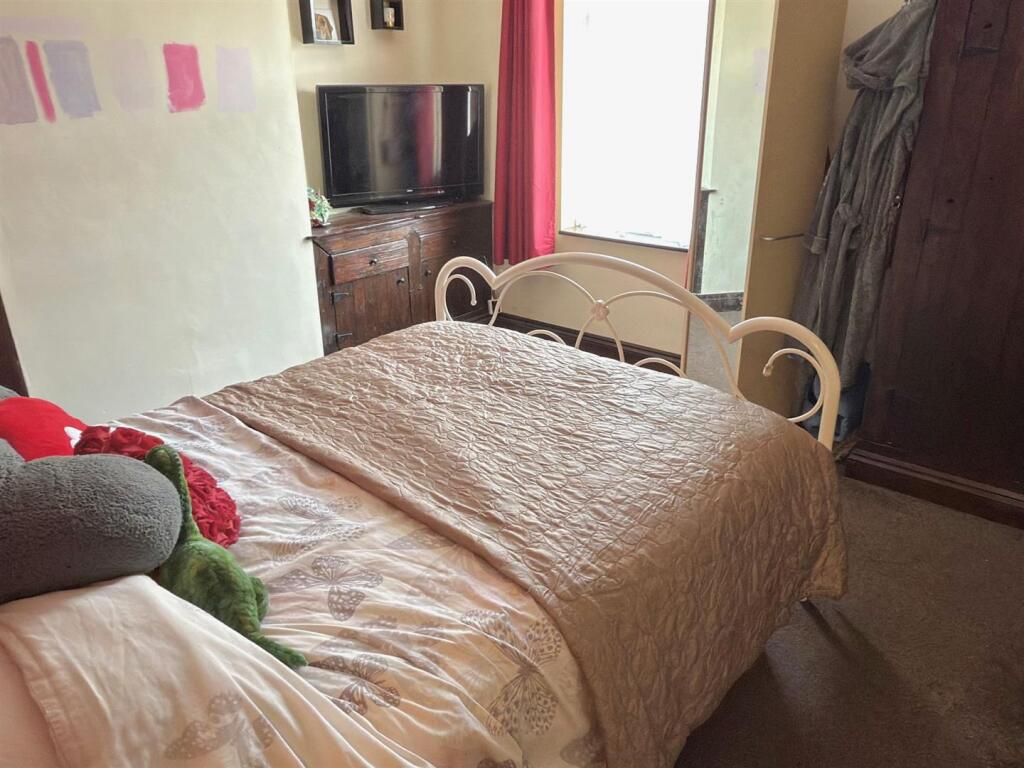 BED 1.jpg