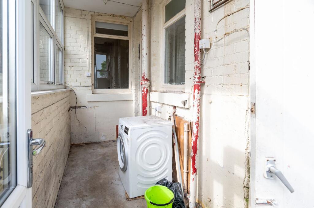EXTENDED UTILITY ROOM
