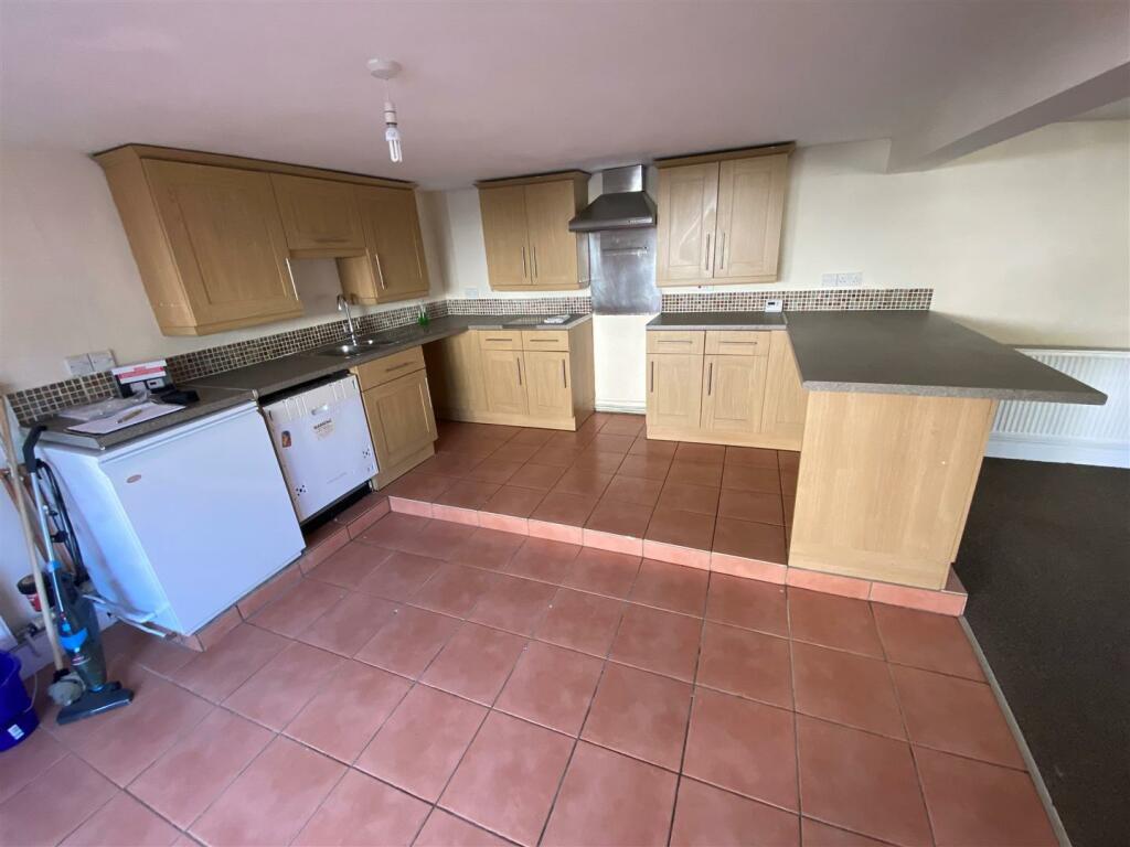 Kitchen/Dining Area