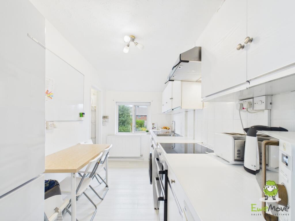 EweMove Estate Agents Basingstoke - St Andrews Roa