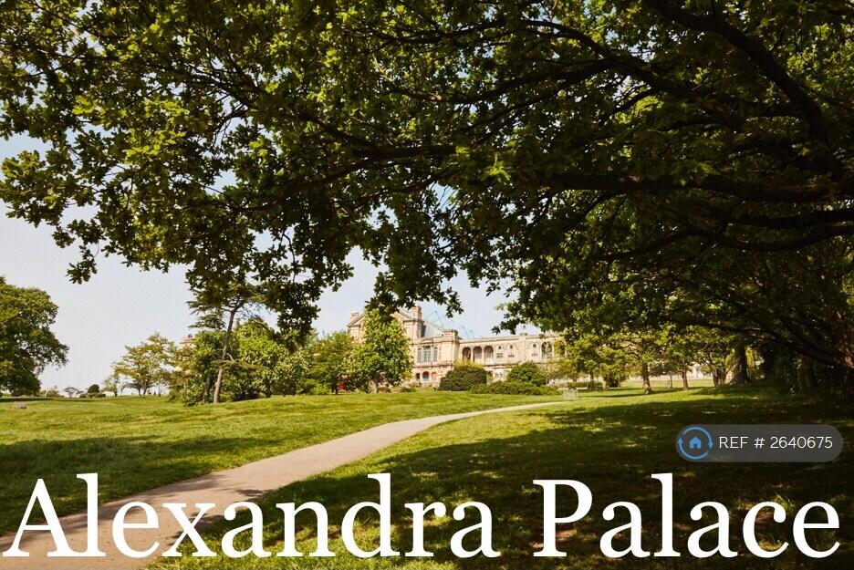 Palace &amp; Park Gardens With Lake &amp; Activities