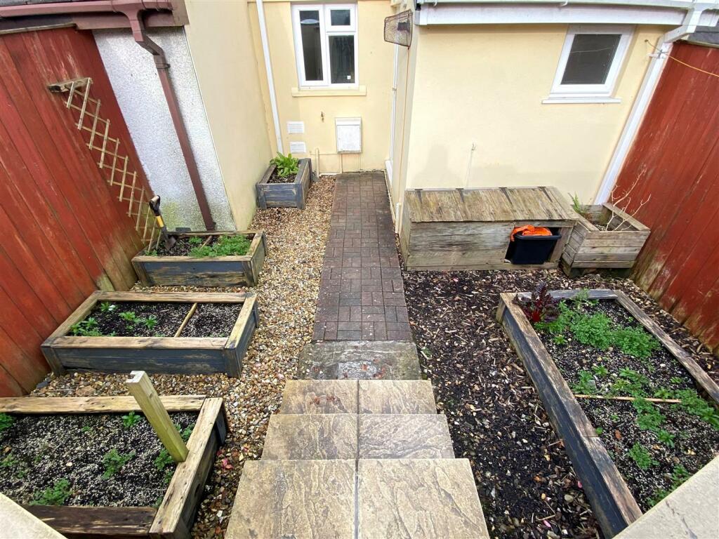 96 Trelawney Parc Front Garden