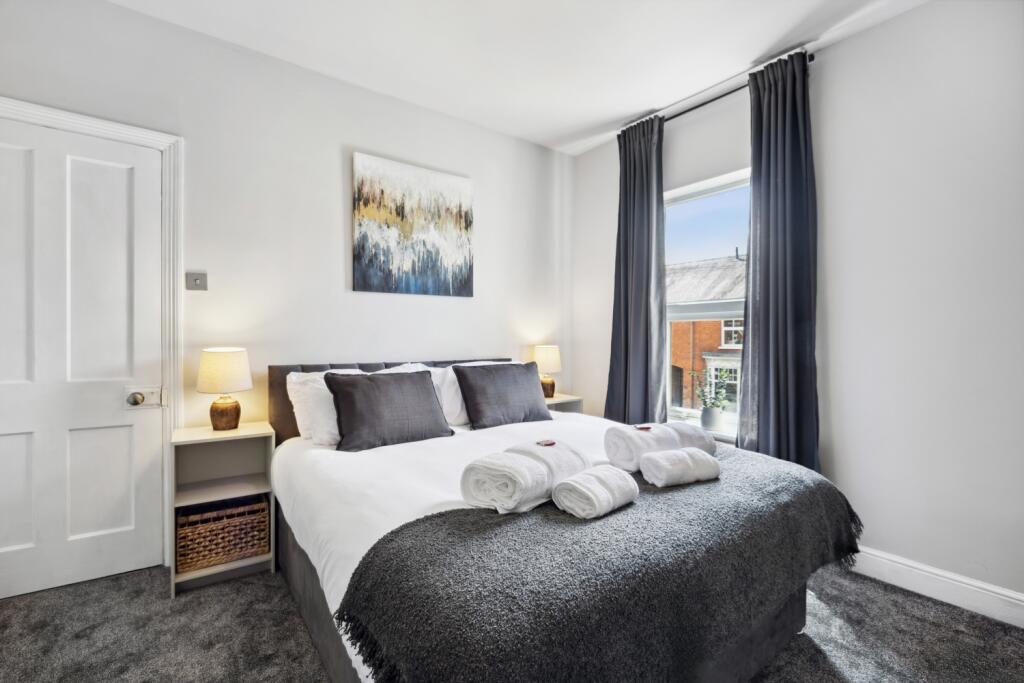 bedroom front double 3-1