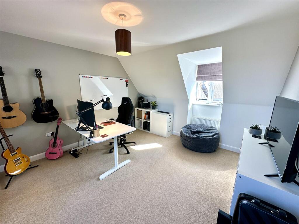 BEDROOM 2