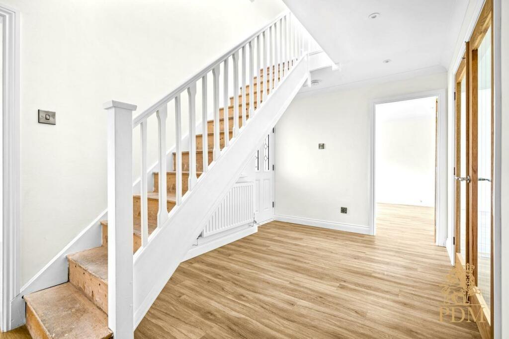 2 Hallowell Drive Wollaton NG8 1GF