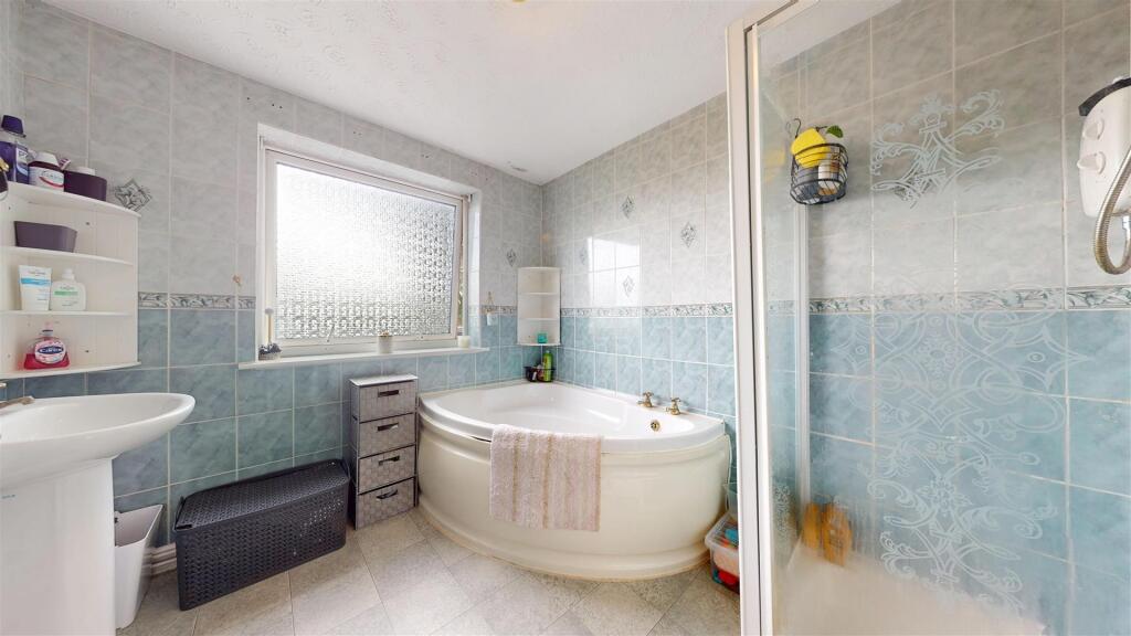 Vicarage Drive Bathroom