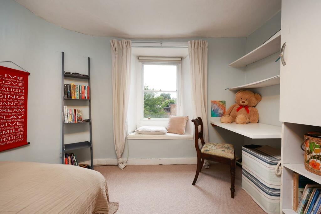 24 Montague Hill 46.JPG