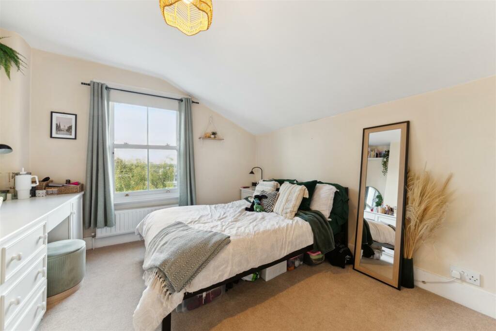 18 Gambole road SW17 0QJ-3.jpg