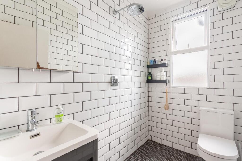 shower room (2).jpg