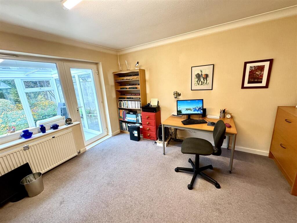 BEDROOM 2