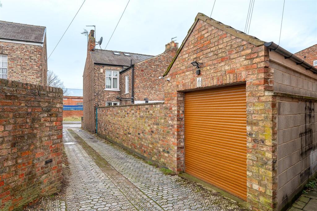 EXTERNAL/GARAGE