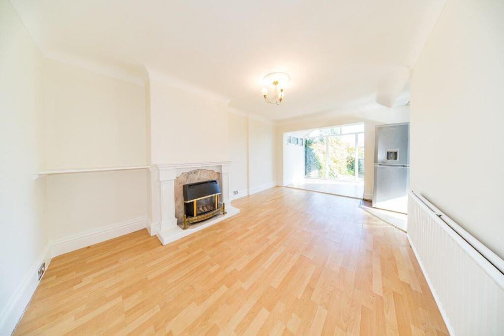 55 Fairholme Avenue sitting room.jpg