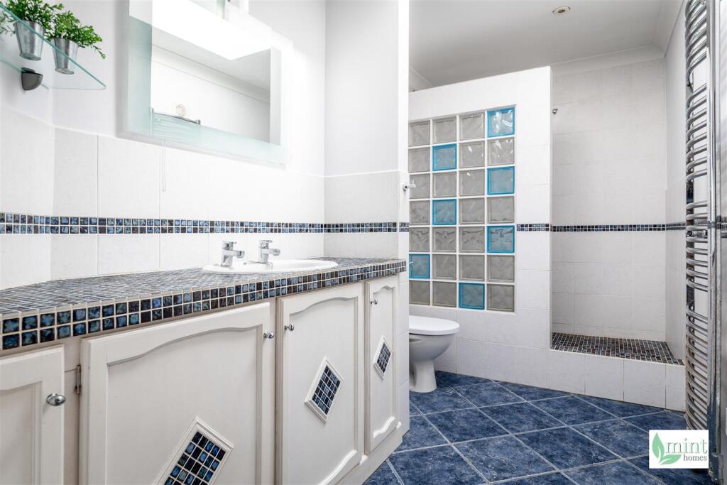 Watermark - 70 Bousley Rise-23.jpg