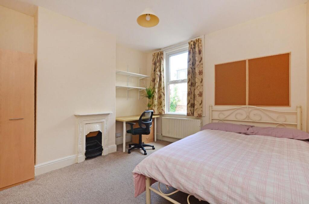 446 Ecclesall Road, bedroom 3.JPG