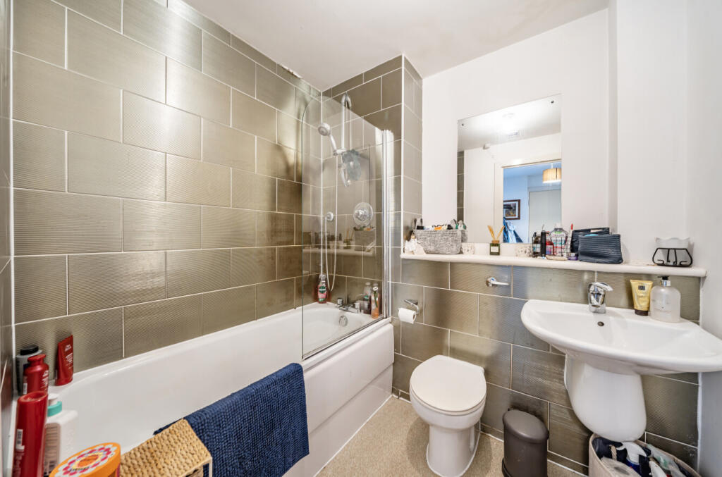 1285636-10-684071...