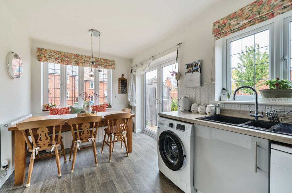 1305443-5-68495ca...