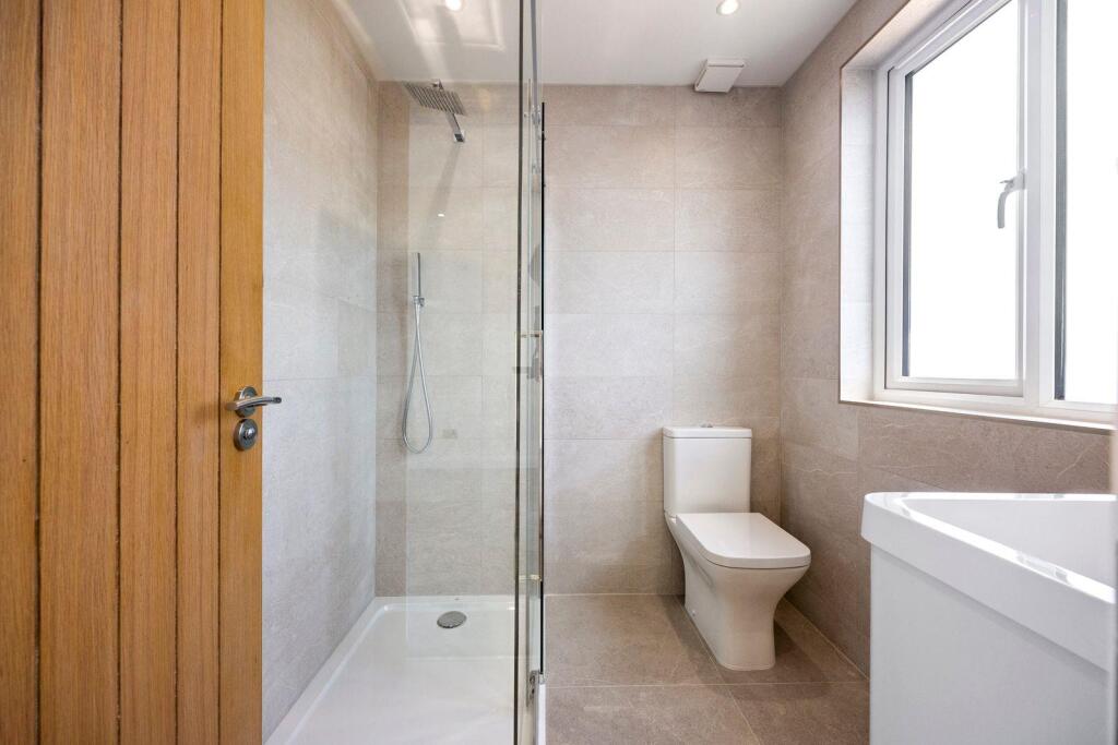 Applesham Avenue 51 BATHROOM.jpeg