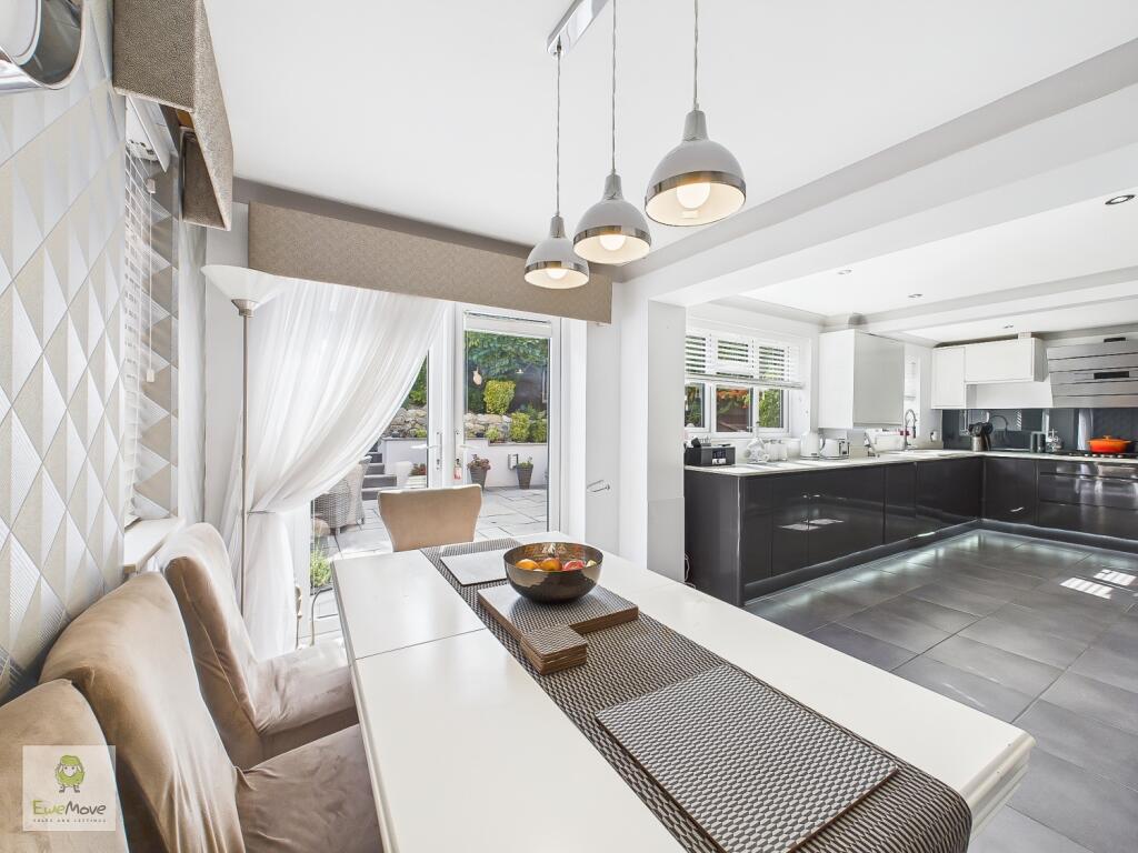 CAM02308G0-PR0189-STILL023-2