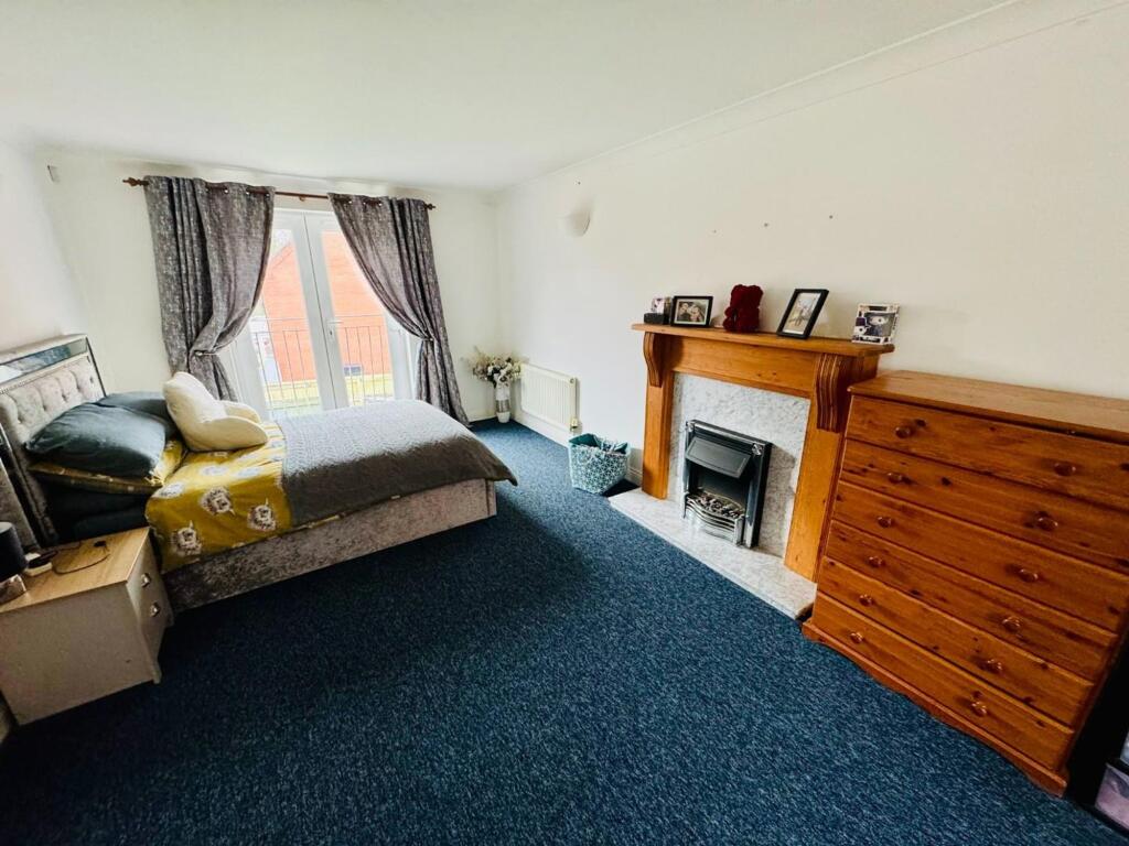 Lounge ( currently used as a bedroom)