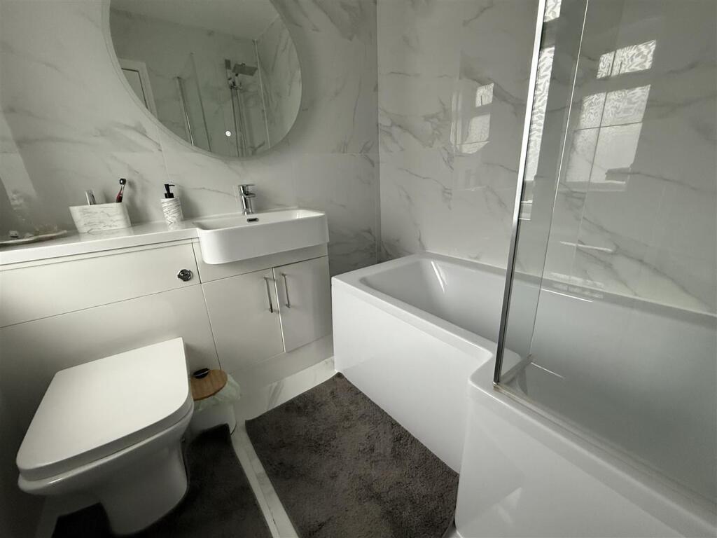 BATHROOM/WC